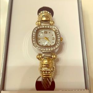 Time and Tru Women’s Bangle Quartz Accuracy watch